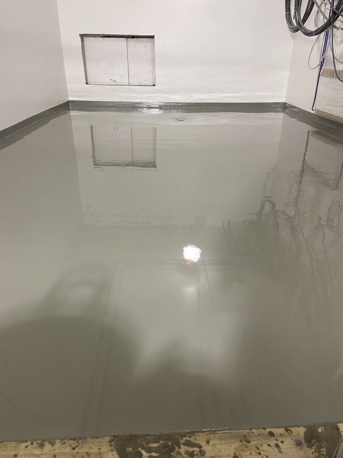 Isetasanduv polüretaanmass